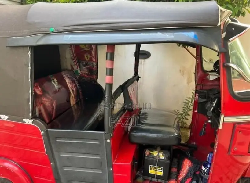Bajaj RE 2010