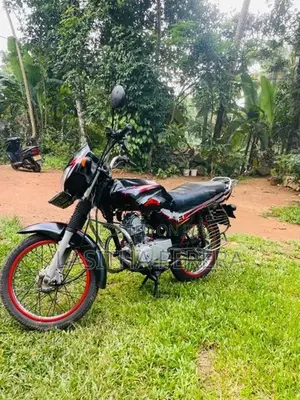 Bajaj CT100 2012