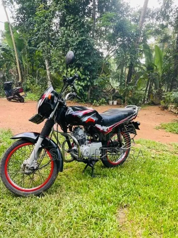 Bajaj CT100 2012