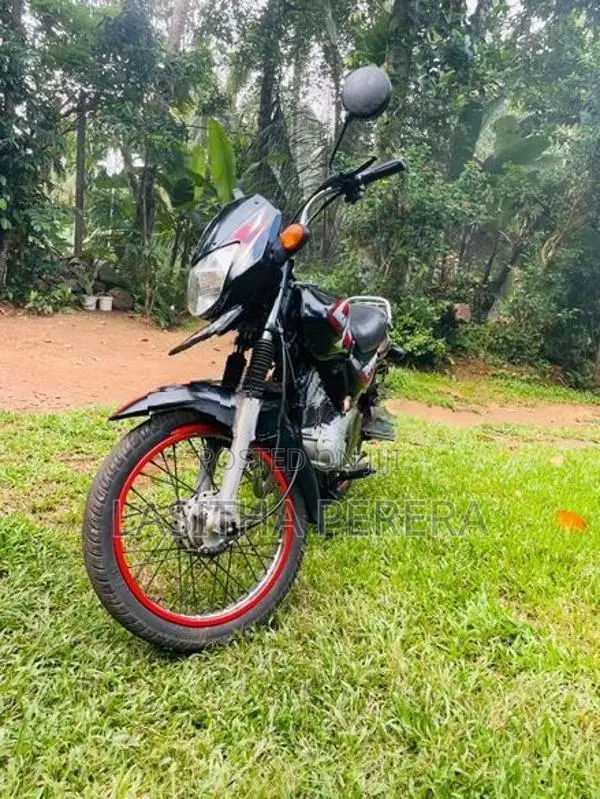 Bajaj CT100 2012