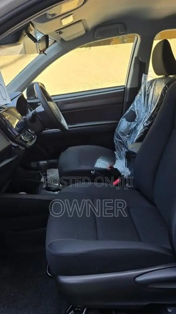 Toyota Corolla Axio 2025
