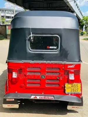 Bajaj RE 2018