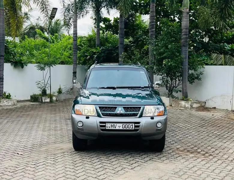 Mitsubishi Montero 2003
