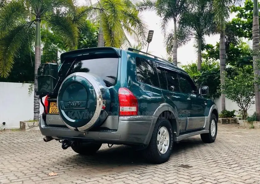 Mitsubishi Montero 2003