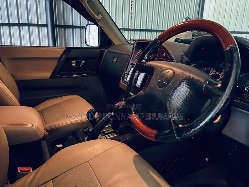 Mitsubishi Montero 2003