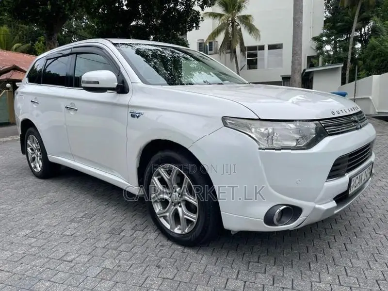 Mitsubishi Outlander PHEV 2015