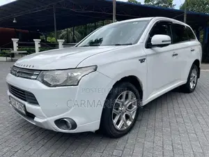 Mitsubishi Outlander PHEV 2015