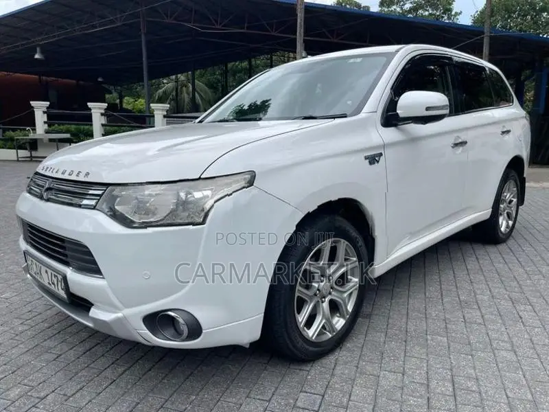 Mitsubishi Outlander PHEV 2015