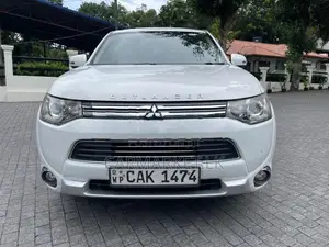 Mitsubishi Outlander PHEV 2015