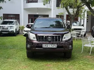 Toyota Land Cruiser Prado TX 2011