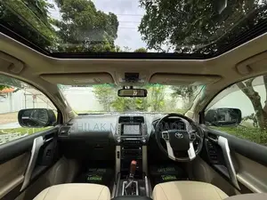 Toyota Land Cruiser Prado TX 2011