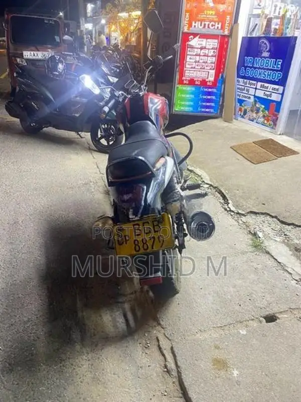 Bajaj V15 2018