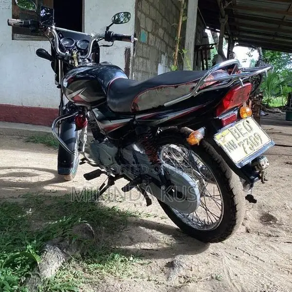 Bajaj CT100 2016