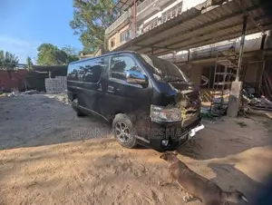 Toyota Hiace 2015
