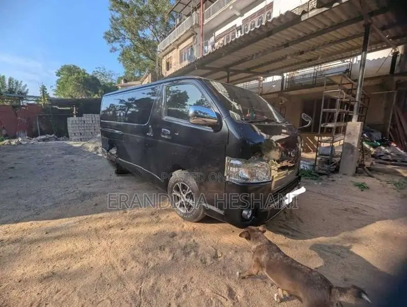 Toyota Hiace 2015