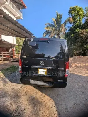Toyota Hiace 2015