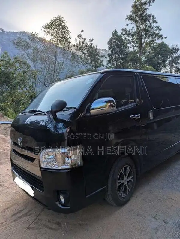 Toyota Hiace 2015