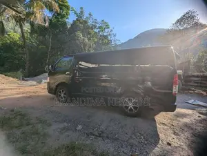 Toyota Hiace 2015