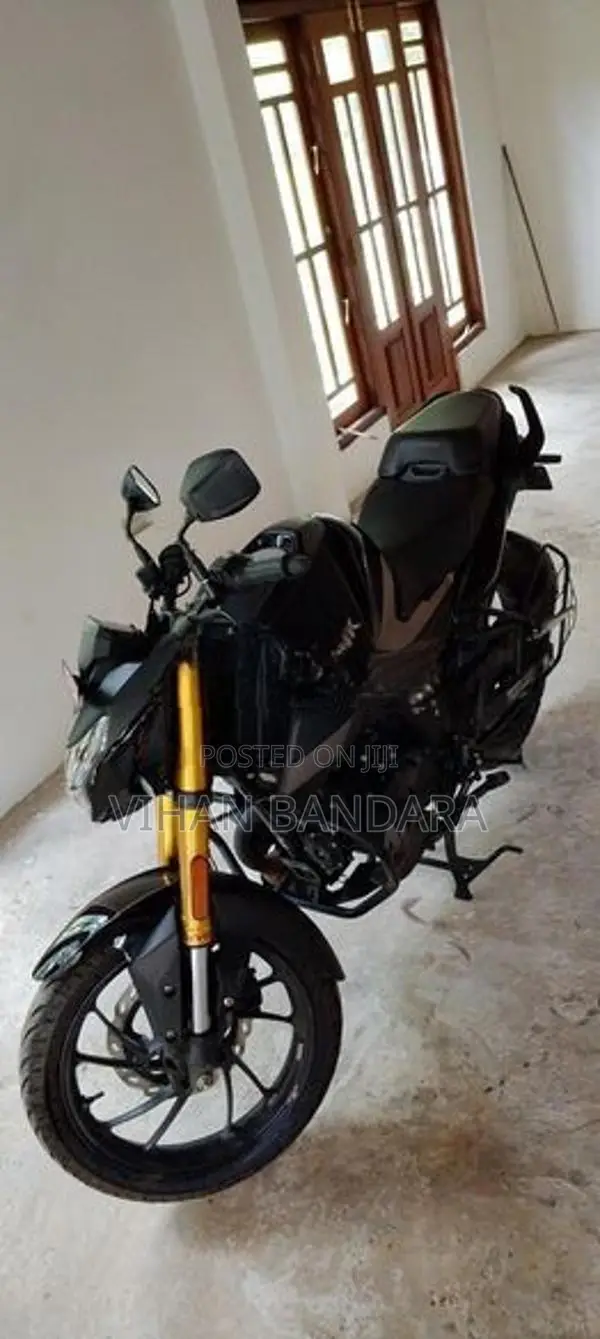 Hero Hunk 160R 4V 2026