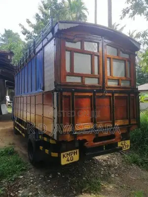 Isuzu Elf NKR 250 1985