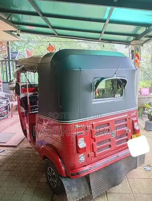 Bajaj RE 2016