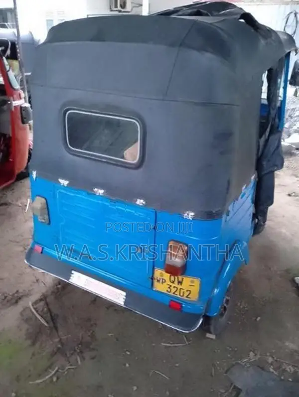 Bajaj RE 2010
