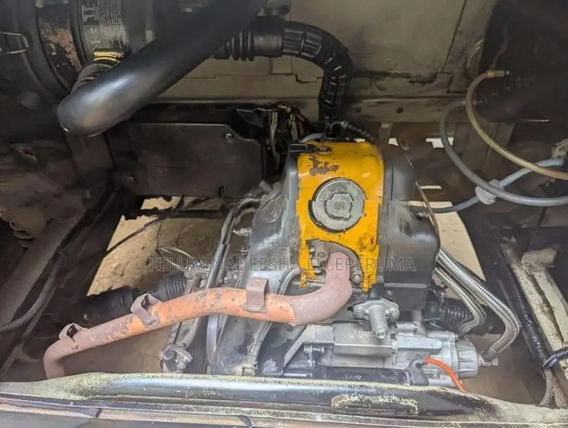 Bajaj RE 205 2011