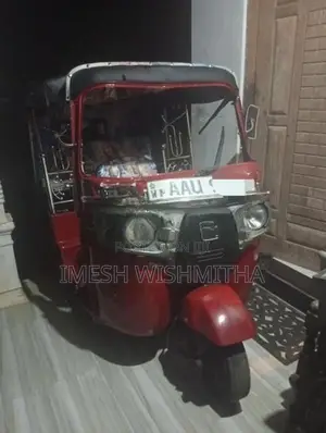 Bajaj RE 2017