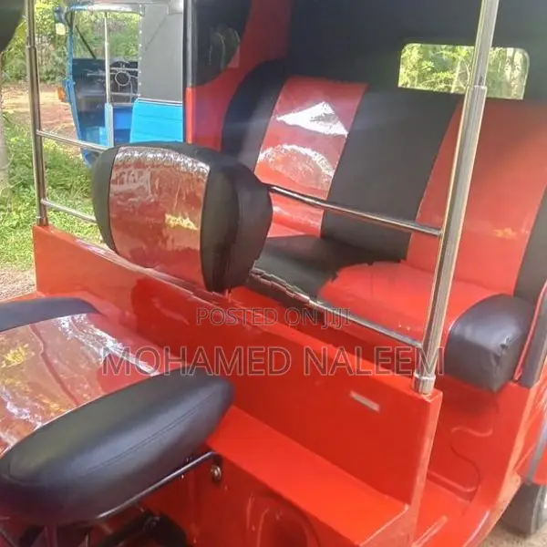Bajaj RE 2015