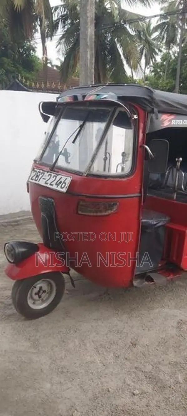 Bajaj RE 2000