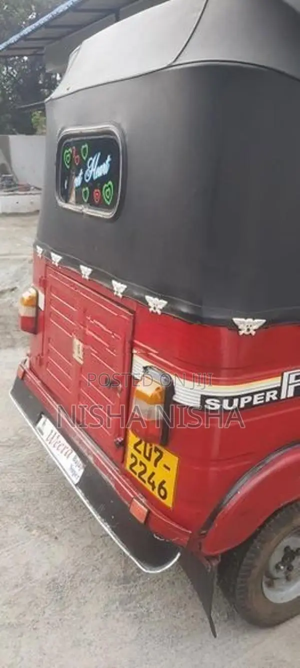 Bajaj RE 2000