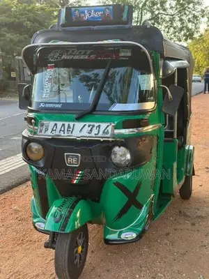 Bajaj RE 2015