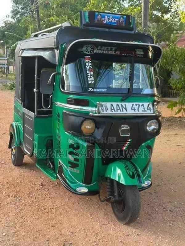 Bajaj RE 2015