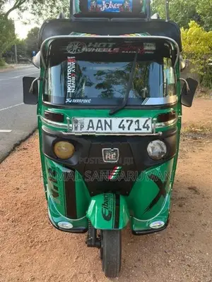 Bajaj RE 2015