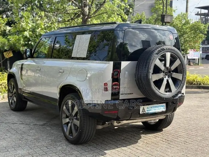 Land Rover Defender HSE P300e 2026