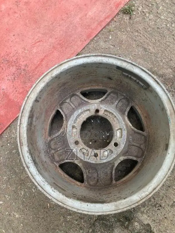 4 Alloy wheels