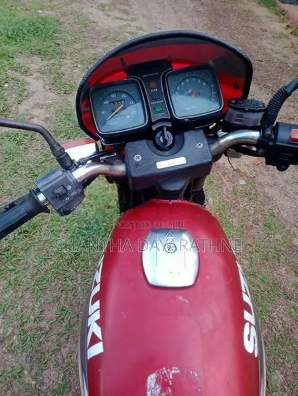 Suzuki GS 125 2001