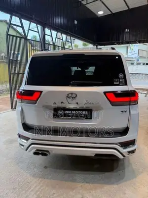 Toyota Land Cruiser Prado LC300 2024