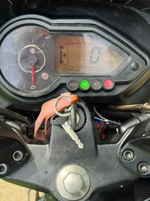 Bajaj Pulsar 220F 2012