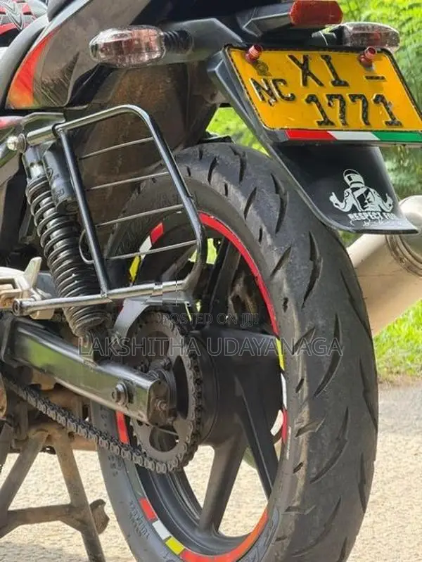 Bajaj Pulsar 220F 2012