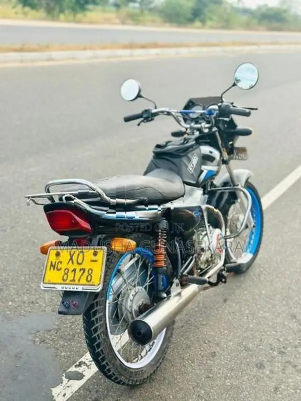Bajaj CT100 2012