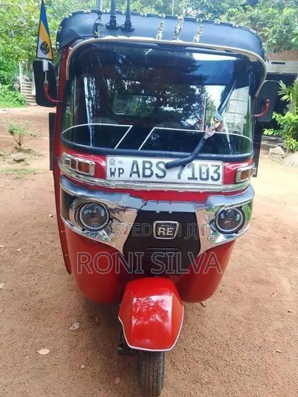 Bajaj RE 2018