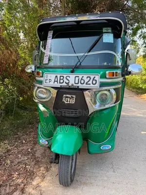Bajaj RE 2018