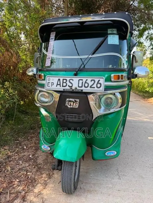 Bajaj RE 2018