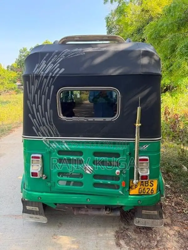 Bajaj RE 2018