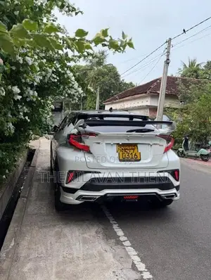 Toyota CHR NGX 10 2018