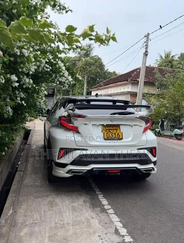 Toyota CHR NGX 10 2018