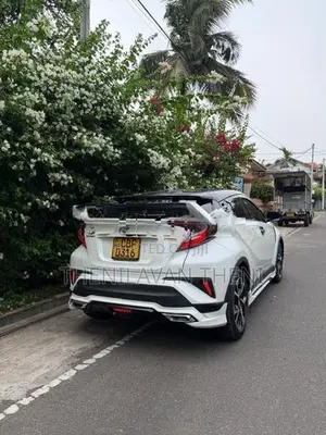 Toyota CHR NGX 10 2018