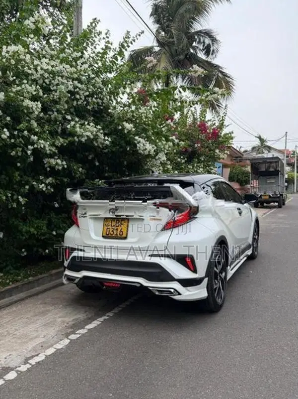 Toyota CHR NGX 10 2018