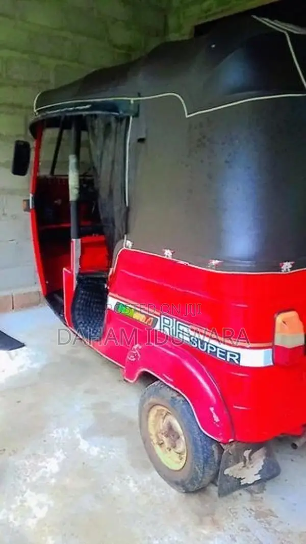 Bajaj RE 2006